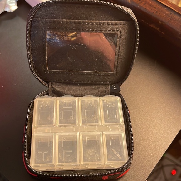 Cute zipper case to hold medications - Picture 2 of 6